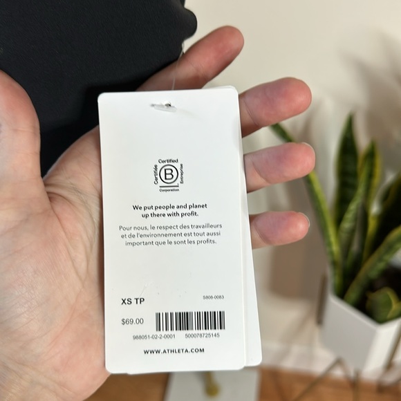 26. NWT Athleta Conscious Cut out Crop D-DD Size XS - Picture 6 of 7